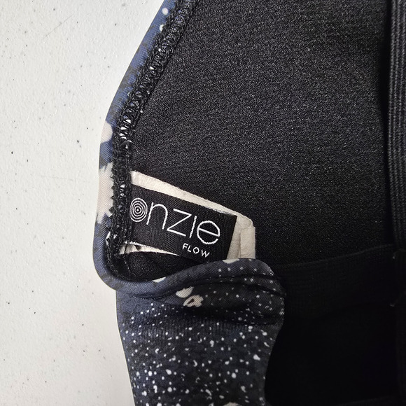 Onzie Flow Sports Bra S/M Womens Celestrial Print Strappy Back Black Yoga Gym - Picture 6 of 9